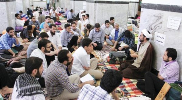 برگزاری آئین معنوی اعتکاف در ۱۰۰ مسجد لرستان