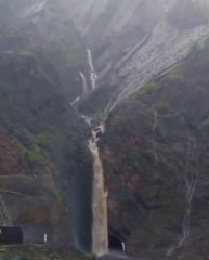 تصاویر شگفت‌انگیز از جاری شدن رودخانه سزار از دل کوه‌های لرستان