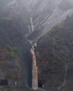 تصاویر شگفت‌انگیز از جاری شدن رودخانه سزار از دل کوه‌های لرستان