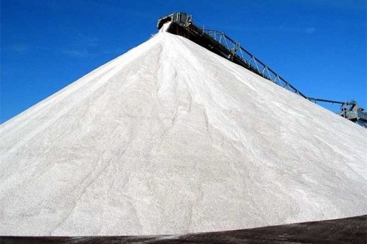 کشف دو کارگاه تولید نمک غیر استاندارد در بروجرد/ ۲۳۷ تن نمک توقیف شد