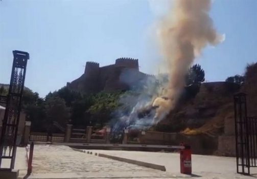 بخشی از فضای سبز حریم قلعه فلک‎الافلاک خرم آباد دچار آتش سوزی شد