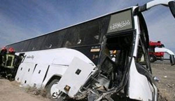 واژگونی اتوبوس مسافران لرستانی با ۲ فوتی و ۵۷ مصدوم