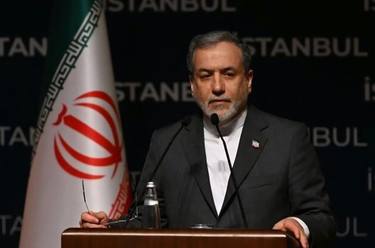 عراقچی: ایران همواره نشان داده که بهطور اصولی آماده گفتوگو بر پایه احترام متقابل است عراقچی: ایران همواره نشان داده که بهطور اصولی آماده گفتوگو بر پایه احترام متقابل است