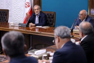 پزشکیان: دولت به دنبال راهحلهای جامع و بدون تبعات منفی در حوزه کمآبی است پزشکیان: دولت به دنبال راهحلهای جامع و بدون تبعات منفی در حوزه کمآبی است