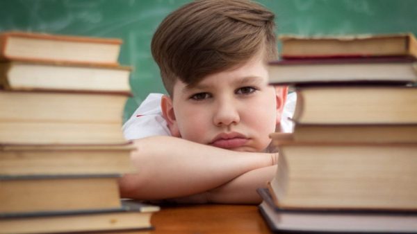 مدارس را تعطیل نکنید: وحید آریافر روزنامه نگار