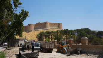 مهندس شاهرخی استاندار لرستان در بازدید از روند اجرای طرح ساماندهی حریم قلعه فلک‌الافلاک