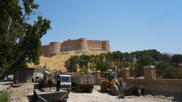 مهندس شاهرخی استاندار لرستان در بازدید از روند اجرای طرح ساماندهی حریم قلعه فلک‌الافلاک